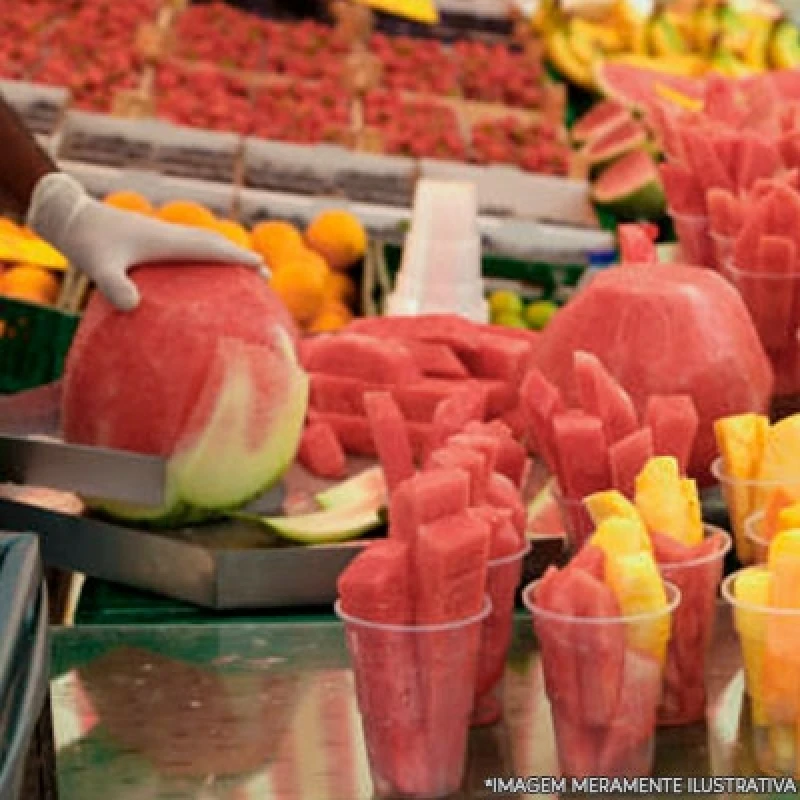 frutas cortadas no pote